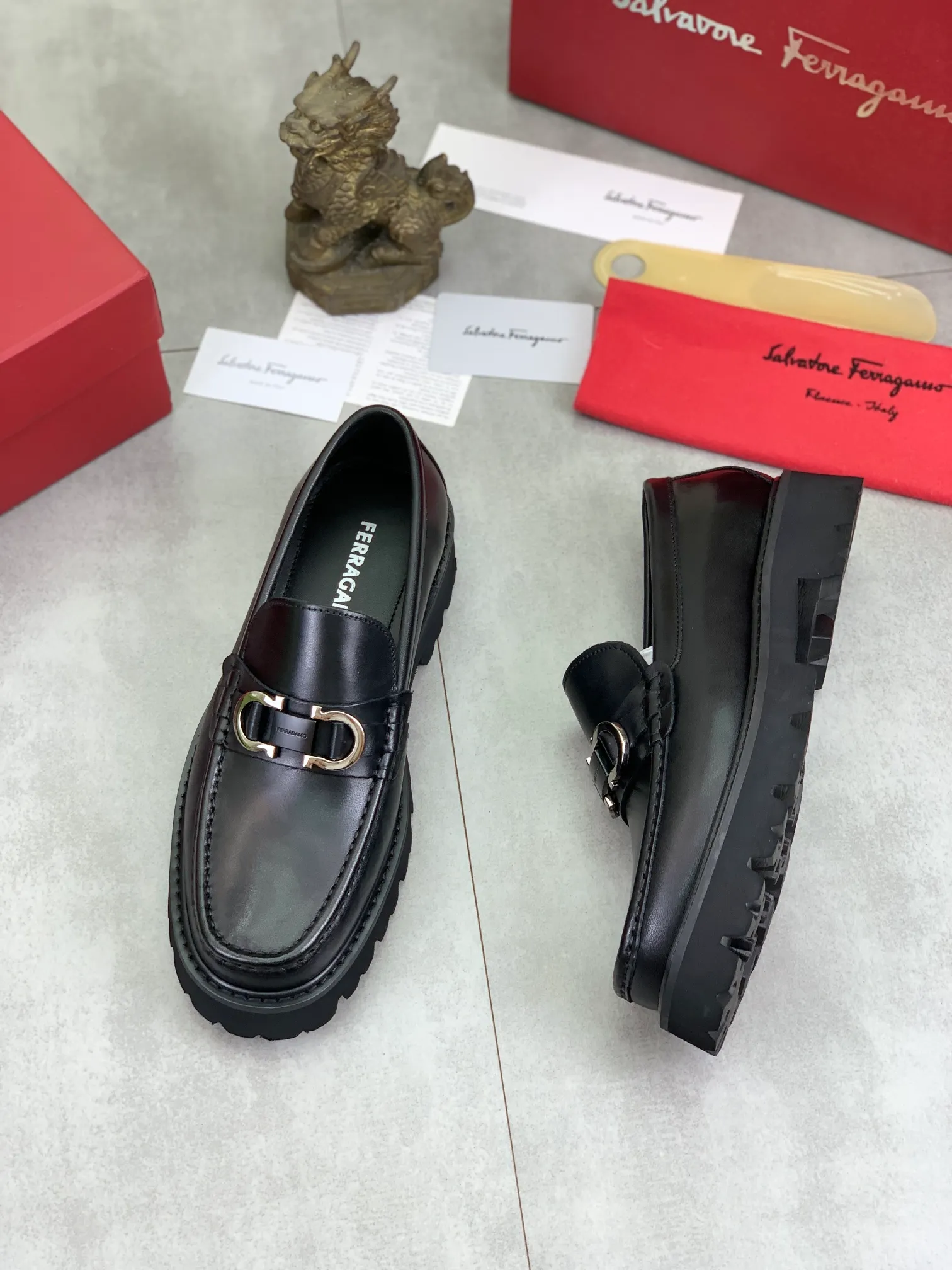 Men's Men's Shoes 💰P460💰[New Style] Water-dyed Niuli 🆘[Salvatore Ferragamo] Ferragamo's latest casual business leather shoes for men! Available at counters simultaneously! The fabric is made of specially imported original calfskin, the lining is made of imported water-dyed cowhide, and the original lightweight foam outsole is absolutely luxurious and leads the fashion trend. Matching code: 38-45; 4️⃣ colors available